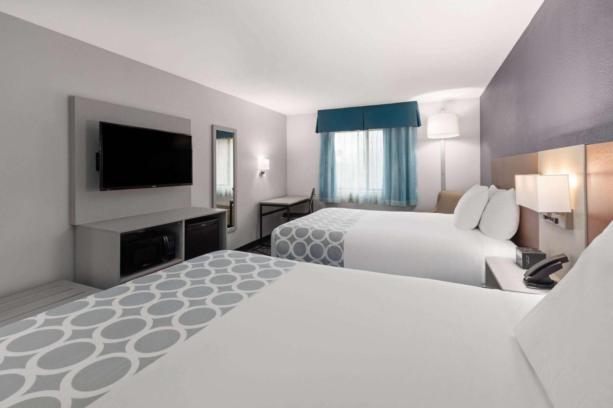 Baymont By Wyndham Warrenton Hotel Exterior photo