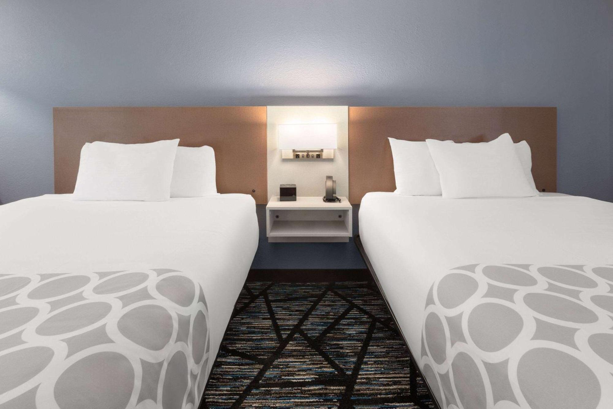 Baymont By Wyndham Warrenton Hotel Exterior photo