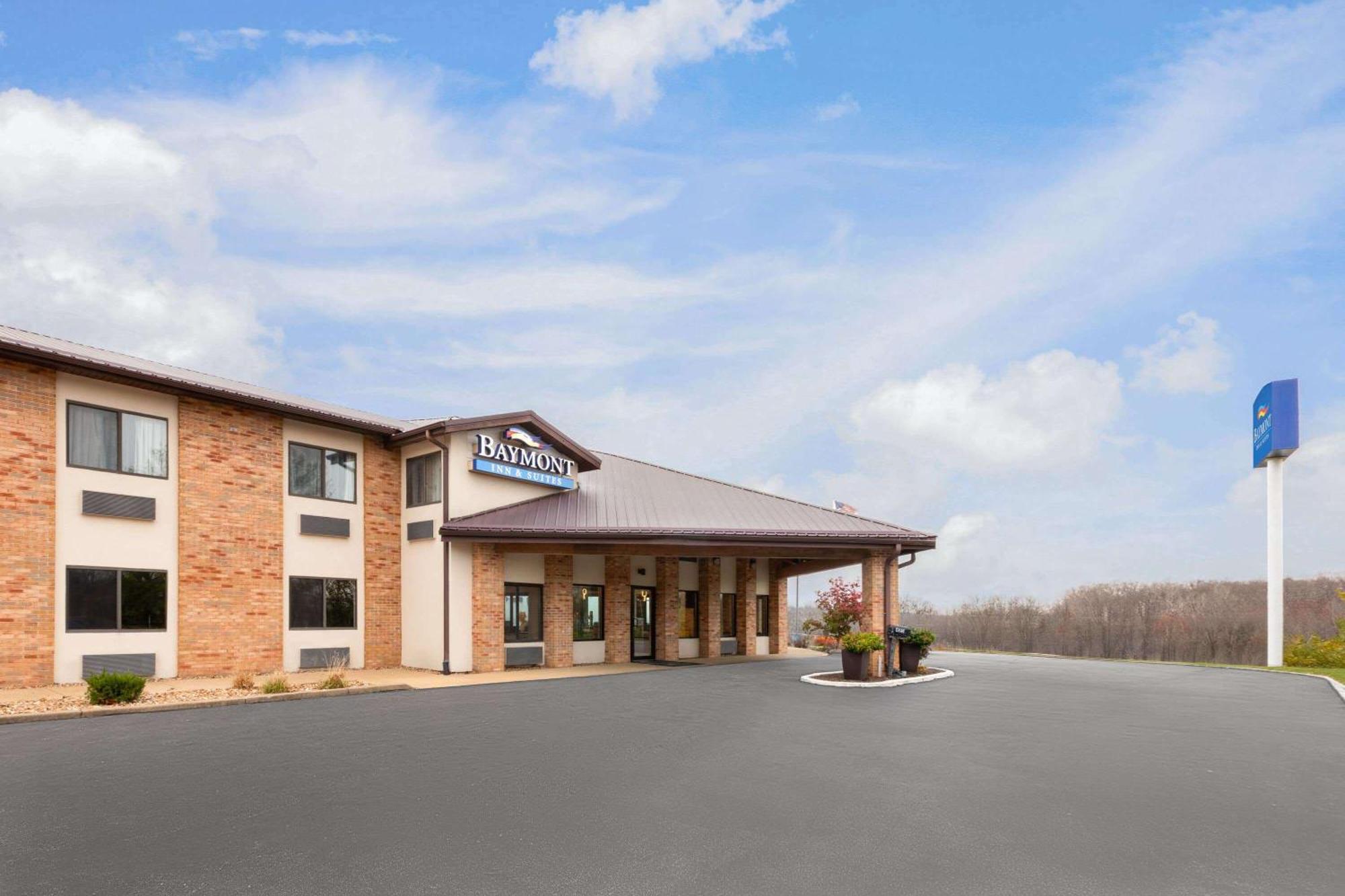 Baymont By Wyndham Warrenton Hotel Exterior photo
