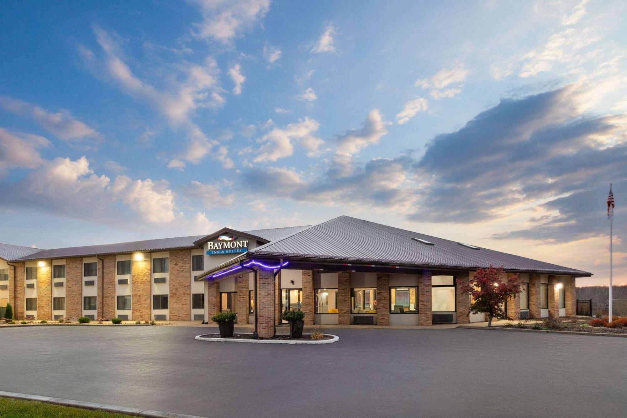Baymont By Wyndham Warrenton Hotel Exterior photo