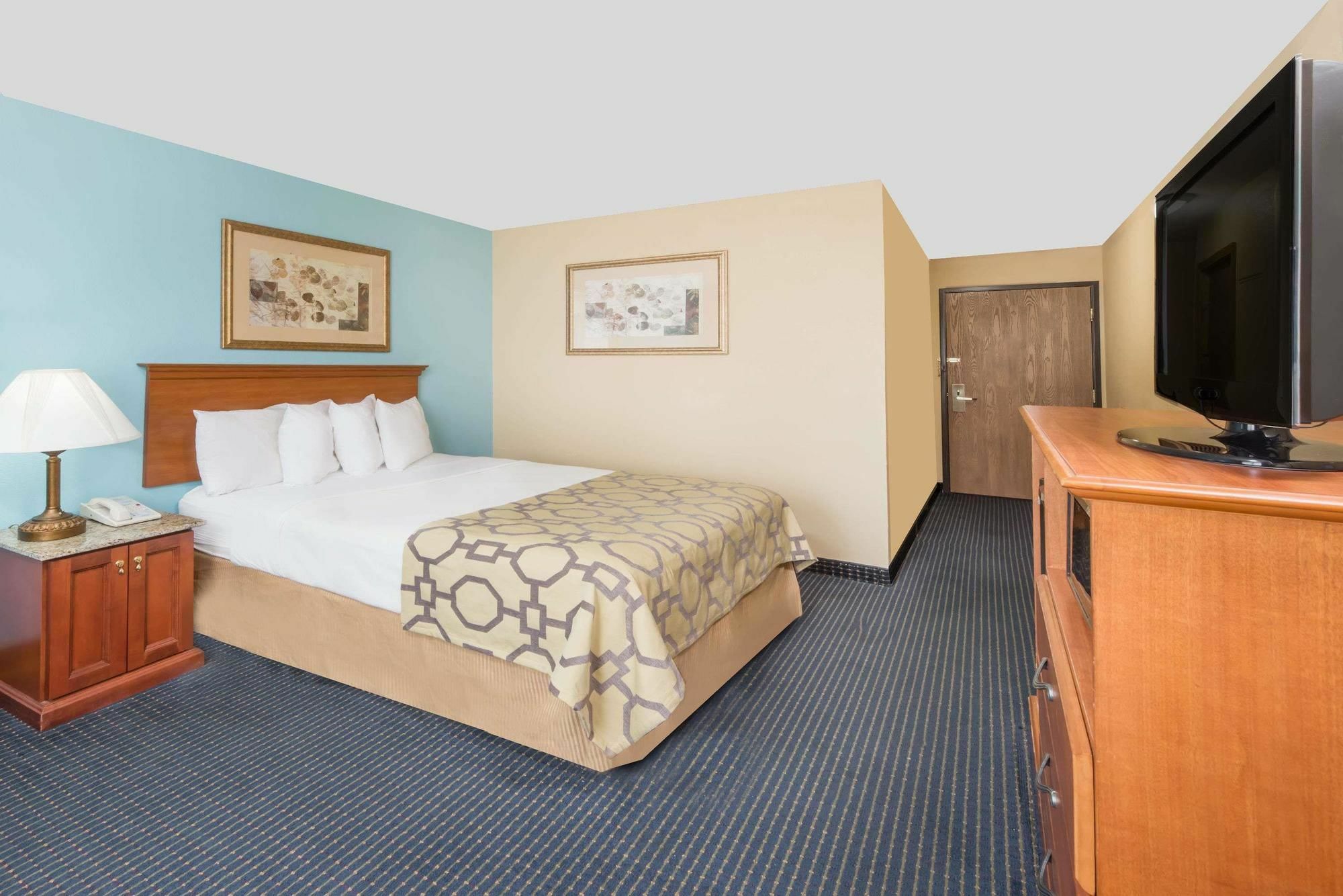 Baymont By Wyndham Warrenton Hotel Exterior photo