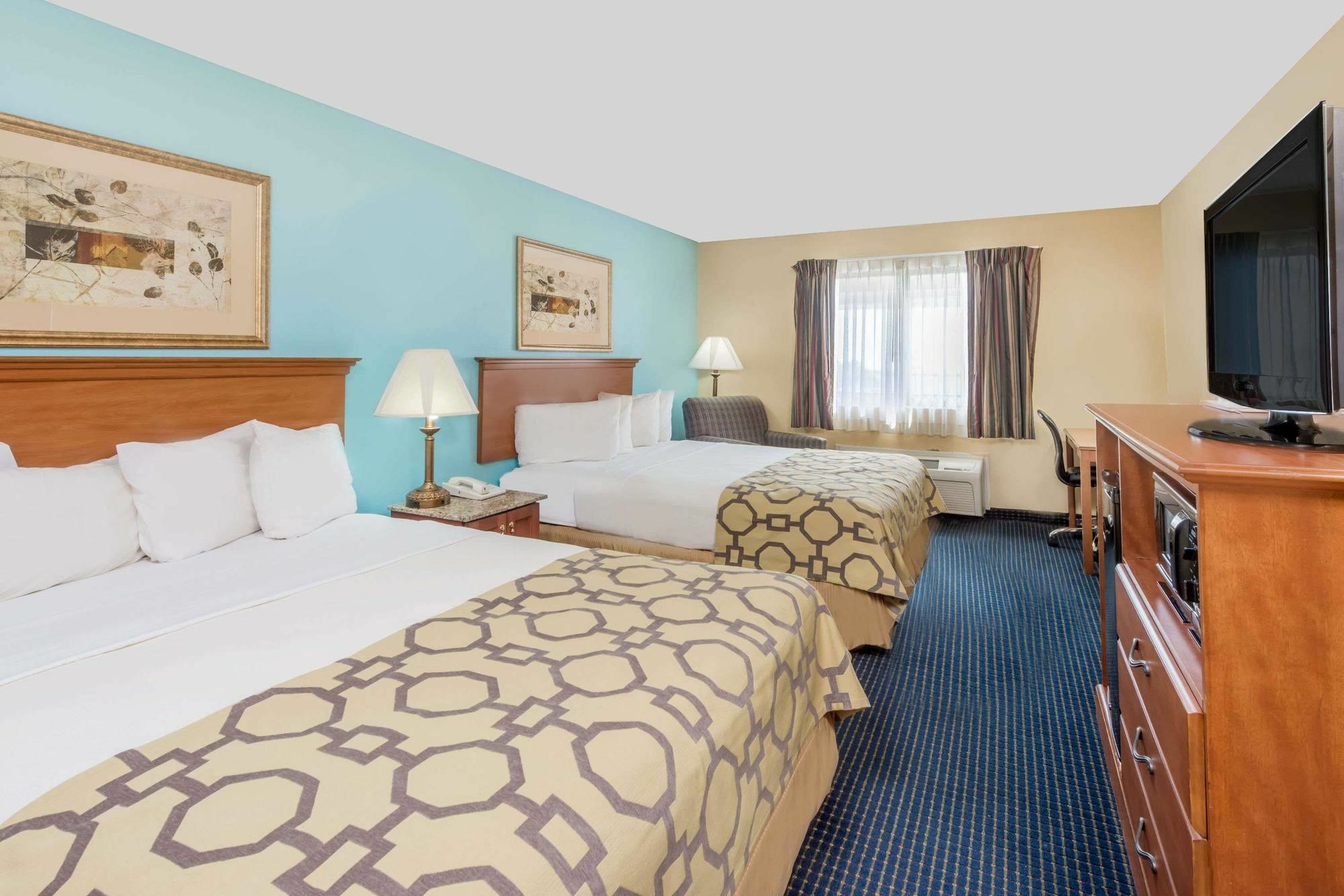 Baymont By Wyndham Warrenton Hotel Exterior photo