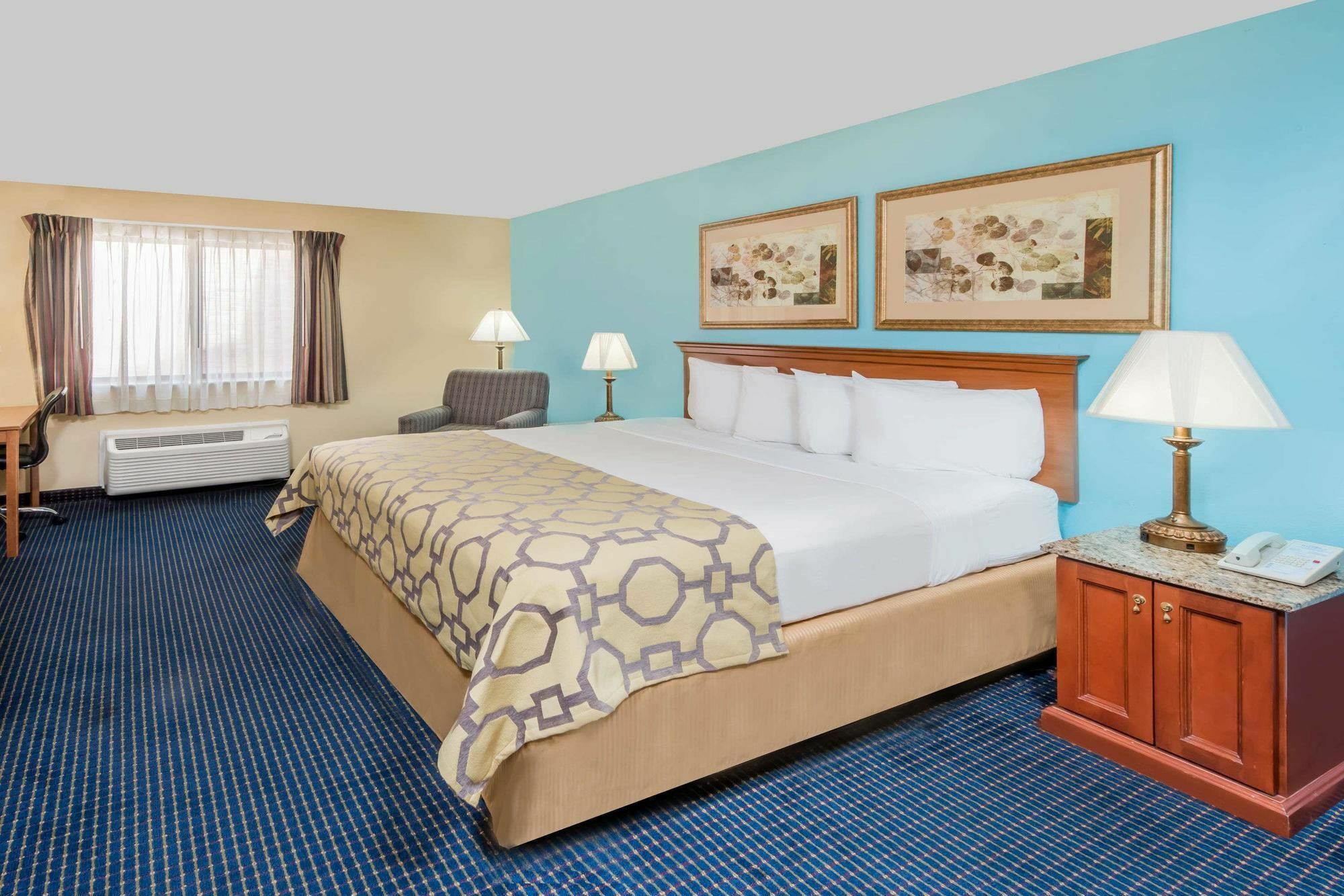 Baymont By Wyndham Warrenton Hotel Exterior photo